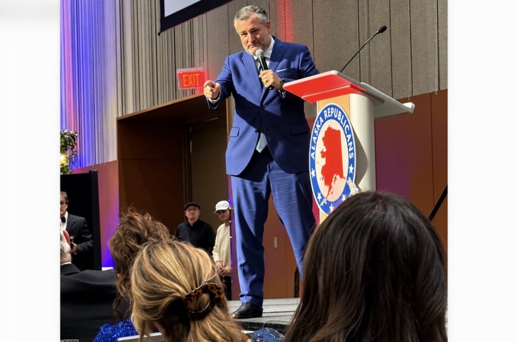 Gowns, tuxedos, and happy warriors: Alaska Republicans turn out for Ted Cruz, Sullivan, Begich